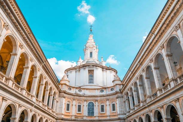 教会の sant'ivo アッラ ・ サピエンツァ ローマ、フランチェスコ ・ ボッロミーニの柱廊玄関 - religion christianity bell tower catholicism ストックフォトと画像