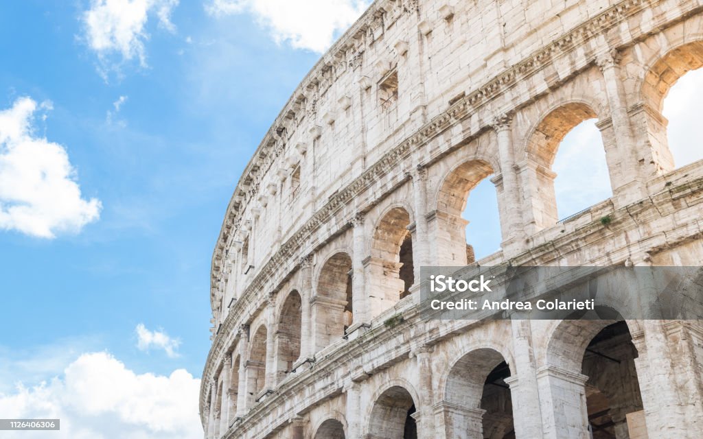 Detalhe dos arcos do Coliseu em Roma - Foto de stock de Patrimônio Mundial da UNESCO royalty-free