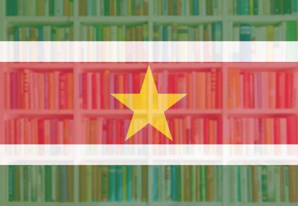 bandiera del suriname con sfondo completo degli scaffali dei libri - flag of suriname foto e immagini stock