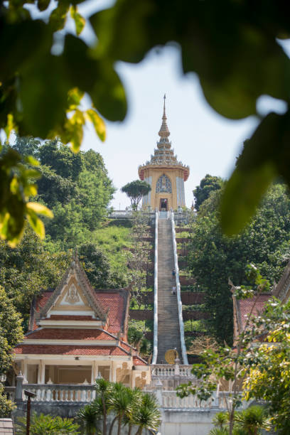 таиланд паттайя мантапа phutthabat храм - wat maha that стоковые фото и изображения