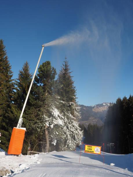 눈 대포, 1 월에 프랑스 알프스 - mountain winter season machine snow making machine 뉴스 사진 이미지