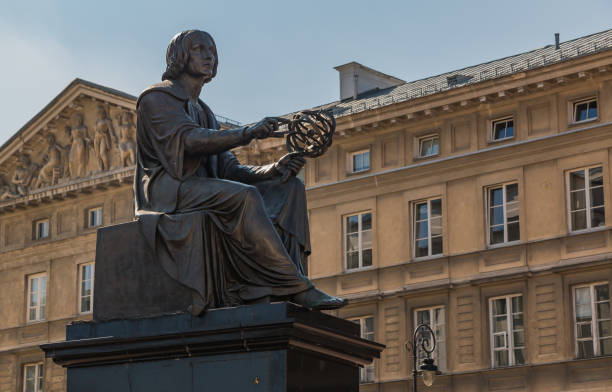 monumento de nicolaus copernicus - nicolaus copernicus - fotografias e filmes do acervo