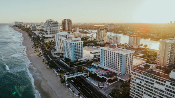 vista aérea de fort lauderdale beach florida - fort lauderdale florida broward county cityscape - fotografias e filmes do acervo