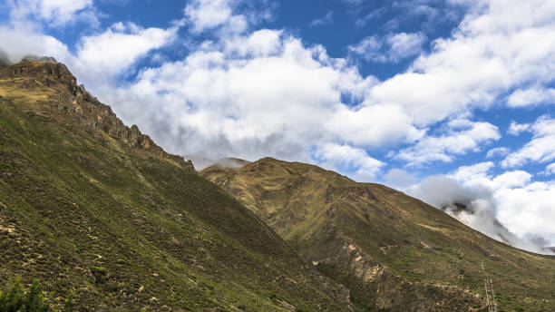 encostas de montanha peruano - block the americas mountain peak plateau - fotografias e filmes do acervo