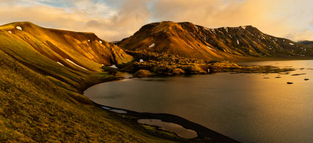istock Lake Sunset Iceland Highlands 1126543979
