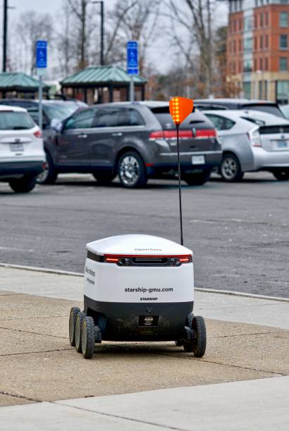 delivery robot at george mason university - george mason imagens e fotografias de stock