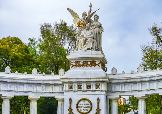 The Angel of Independence and the roundabout Paseo de la Reforma Mexico City.  The Angel of Independence, most commonly known by the shortened name El Ángel and officially known as Monumento a la Independencia, is a victory column on a roundabout over Paseo de la Reforma in downtown Mexico City. El Ángel was built in 1910 to commemorate the centennial of the beginning of Mexico's War of Independence. In later years it was made into a mausoleum for the most important heroes of that war. It is one of the most recognizable landmarks in Mexico City, and it has become a focal point for both celebration or protest. Paseo de la Reforma is a wide avenue that runs diagonally across the heart of Mexico City. It was designed by Ferdinand von Rosenzweig in the 1860s and modeled after the great boulevards of Europe. 