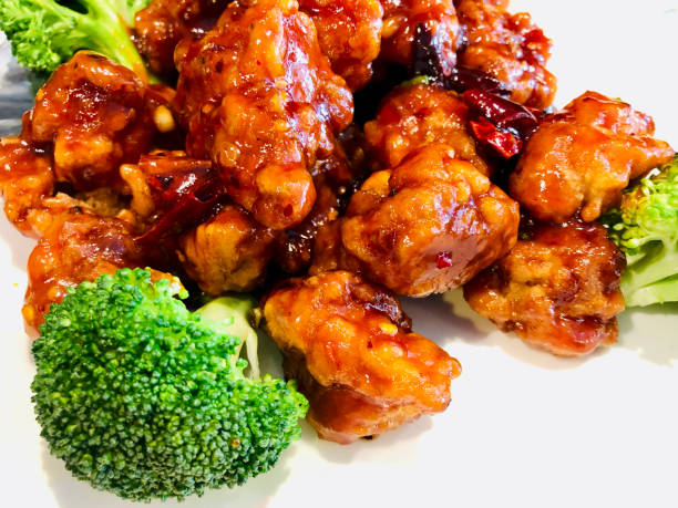 general tso's chicken with broccoli - chicken general tso food imagens e fotografias de stock