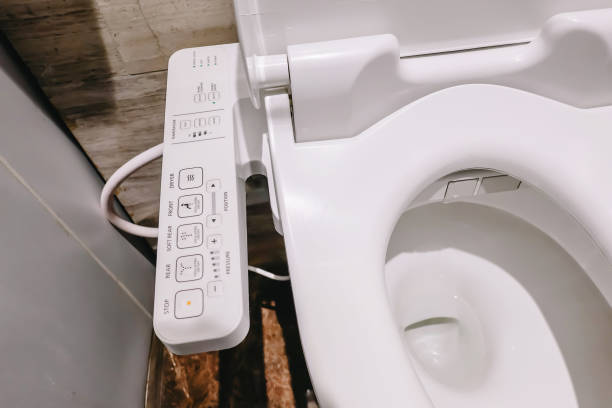 banheiro moderno de alta tecnologia com bidê eletrônico na tailândia. japão estilo sanita, sanitários de alta tecnologia. - bidet - fotografias e filmes do acervo