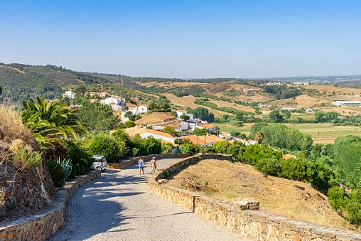 Vista de Aljezur de entrada al castillo en la colina, Portugal photo