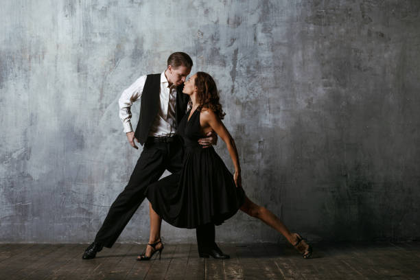 dancers in black dress dancing tango - tangoing imagens e fotografias de stock