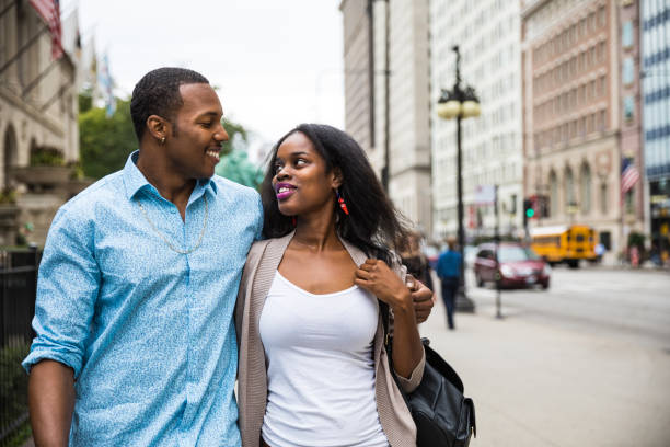 istock Young couple in downtown Chicago 1126710041