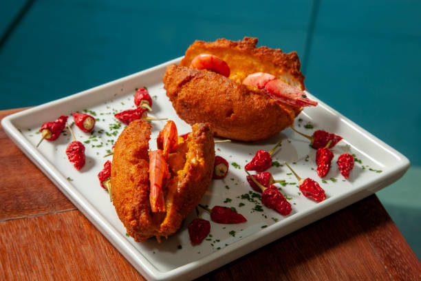 acarajé comida tradicional de la calle brasil de bahia. - akara fotografías e imágenes de stock