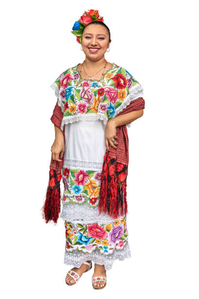 porträt einer maya-frau in yucatan mit beschneidungspfad - embroidery needlecraft product dress pattern stock-fotos und bilder