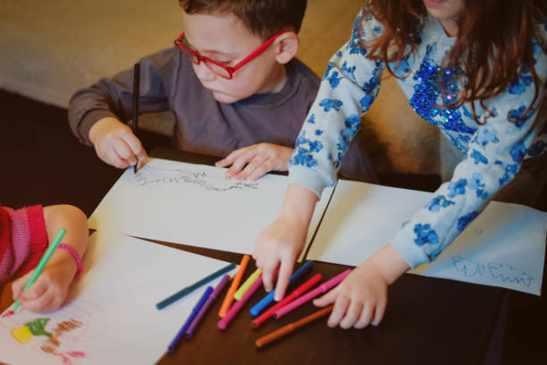 istock Small group of kids playing and drawing 1126806321