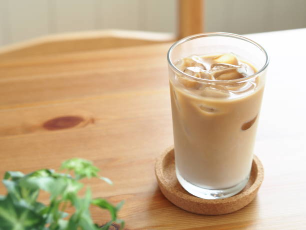 アイス コーヒー カフェラテ - カフェオレ ストックフォトと画像