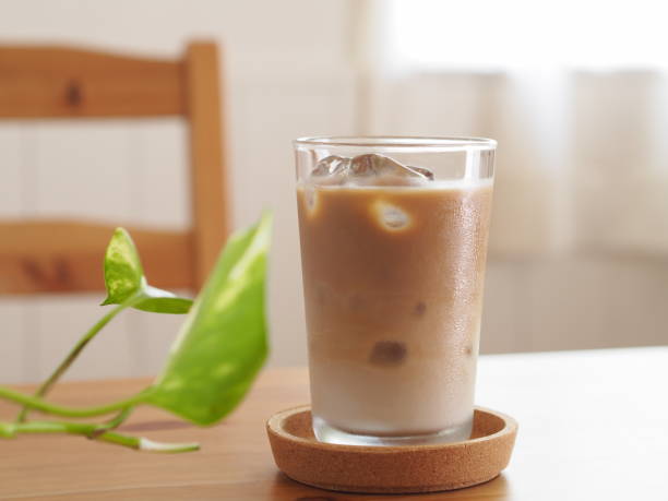 アイス コーヒー カフェラテ - カフェラテ　アイス ストックフォトと画像