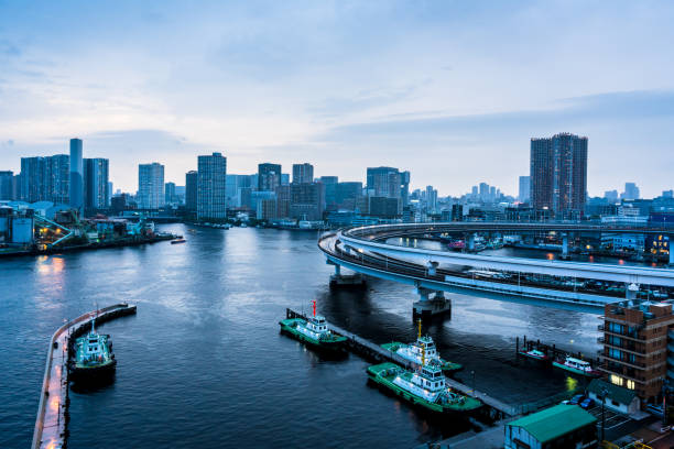 anochecer de tennoz del cielo y el puerto - distrito de shinagawa fotografías e imágenes de stock