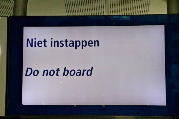 Sign Do not board, niet instappen on a railroad platform at Den Haag Centraal Station in the Netherlands Sign Do not board, niet instappen on a railroad platform at Den Haag Centraal Station in the Netherlands instappen stock pictures, royalty-free photos & images