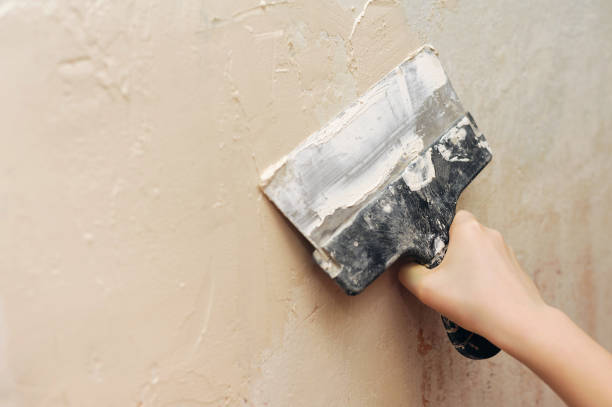 istock Putty spatula in hands of a kid 1126869772