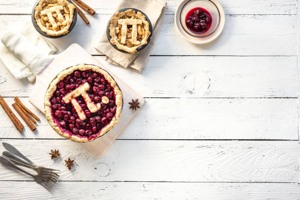 pi day cherry et tartes aux pommes - ingedient photos et images de collection