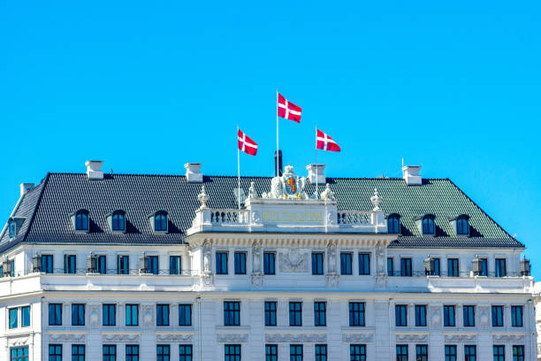 ホテル d´angleterre のファサードに風になびいてフラグ - denmark house flag danish flag ストックフォトと画像