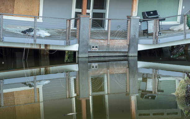 istock Beach house collapsed after heavy rain in April 2018 in Hanalei 1126933446