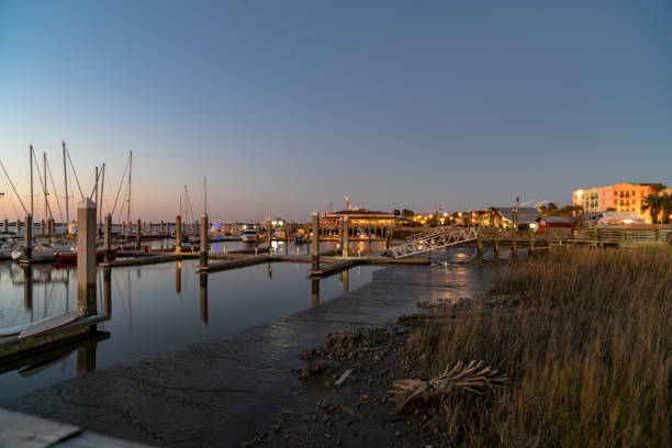 istock AMELIA ISLAND SUNSET AT BOAT PIERS 1126963774