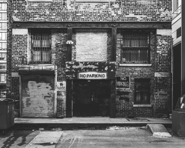 istock No parking in rear of building 1126980331