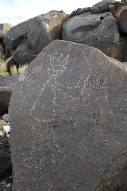 사크 국립 기념물 앨버커키, 뉴 멕시코에서 보카 negra에서 암각화 - cave painting north american tribal culture ancient pueblo 뉴스 사진 이미��지