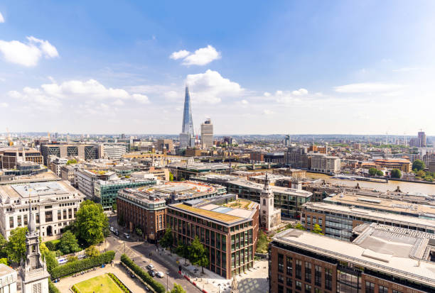 лондон в центре города - london england aerial view skyscraper mid air стоковые фото и изображения