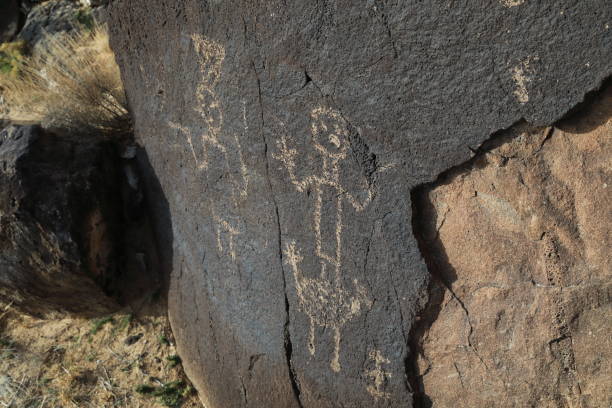 사크 국립 기념물 앨버커키, 뉴 멕시코에서 보카 negra에서 암각화 - cave painting north american tribal culture ancient pueblo 뉴스 사진 이미지