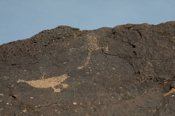 사크 국립 기념물 앨버커키, 뉴 멕시코에서 보카 negra에서 암각화 - cave painting north american tribal culture ancient pueblo 뉴스 사진 이미지