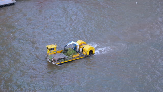 Water surface cleaning boat