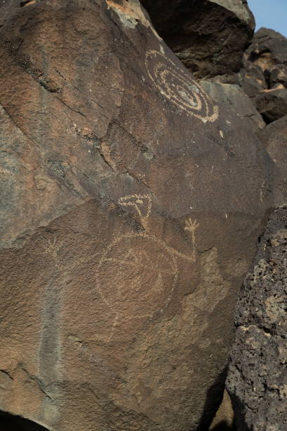 사크 국립 기념물 앨버커키, 뉴 멕시코에서 보카 negra에서 암각화 - cave painting north american tribal culture ancient pueblo 뉴스 사진 이미지
