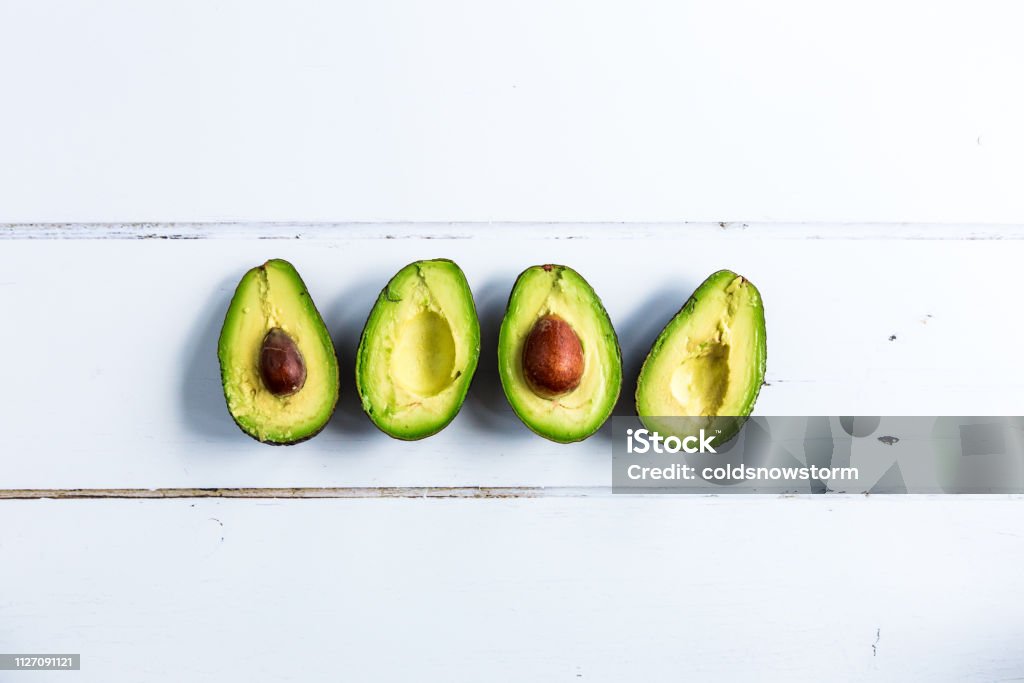 Vista aérea de aguacate recién preparada - Foto de stock de Aguacate libre de derechos