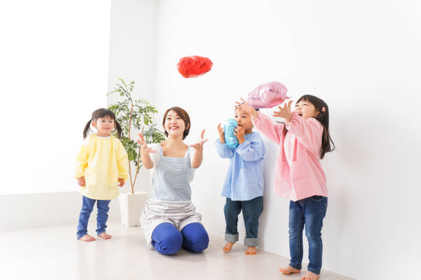 дети и воспитатели детского сада - japanese culture japanese ethnicity japan toy стоковые фото и изображения