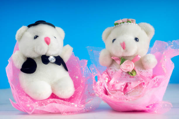 istock White teddy bear couple in love 1127151533