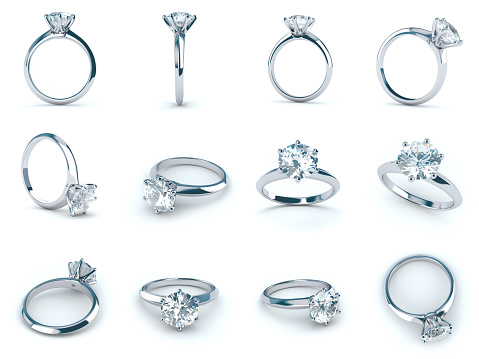 Solitario diamante anillos, ángulos de cámara diferentes, aislados sobre fondo blanco photo