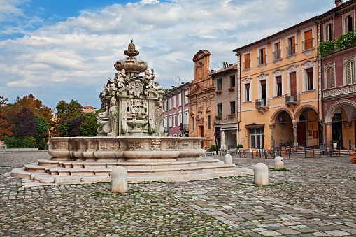 Cesena, Emilia-Romaña, Italia: la antigua fuente Fontana del Masini (siglo XVI) photo