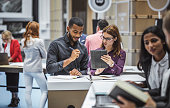 business-leute-bei-einer-konferenz-veranstaltung.jpg?b=1&s=170x170&k=20&c=Pkw2_5G-uVJ1349sPKBIi6M4iSkA8rr6pf9YHgnbu4w=