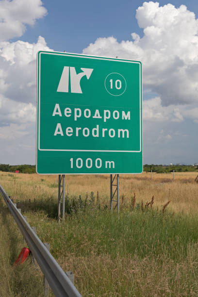 istock Airport Advance Sign 1127178294