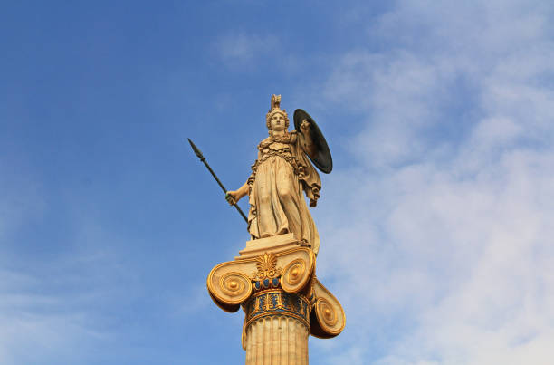 statua di athena - accademia nazionale delle arti di atene, grecia - copy space minerva greek culture athens greece foto e immagini stock