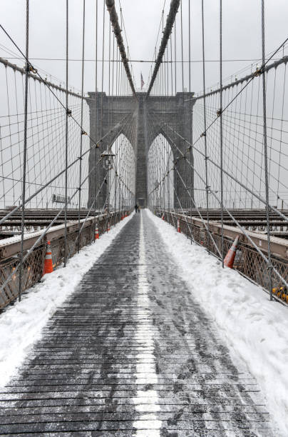 istock Brooklyn Bridge, Snowstorm - New York CIty 1127181371