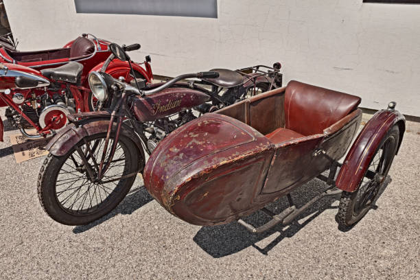 indian scout seite 600 ccm mit beiwagen (1923) - sidecar motorcycle past old stock-fotos und bilder