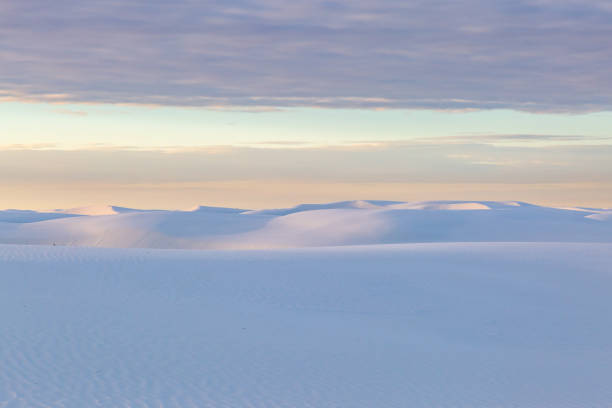 ホワイトサンズ国定記念物の日の出 - new mexico landscape sky ethereal ストックフォトと画像