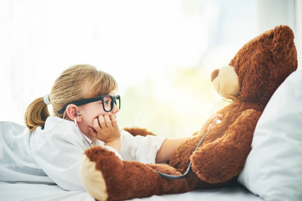 istock Now I'm going to listen to your lungs 1127239697