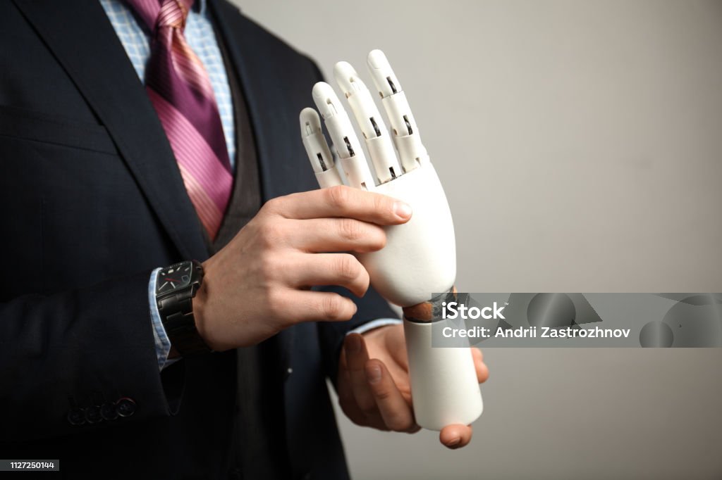 Mann im Anzug, die Prothese künstlichen Menschen Händchen - Lizenzfrei 3D-Druck Stock-Foto