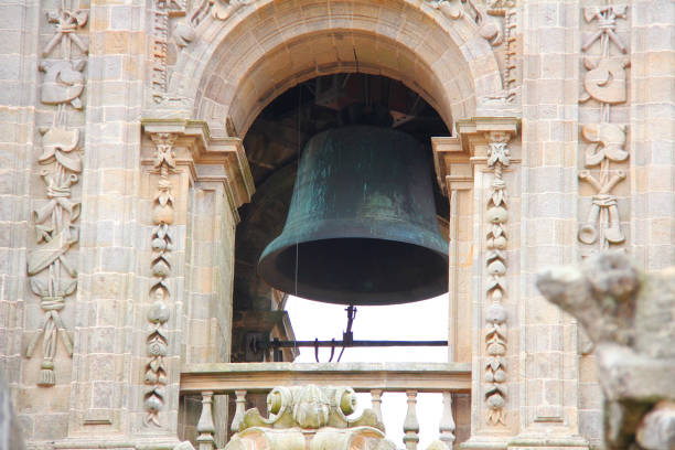 torre de la campana de berenguela en la catedral de santiago de compostela en galicia, españa. - religion christianity bell tower catholicism fotografías e imágenes de stock