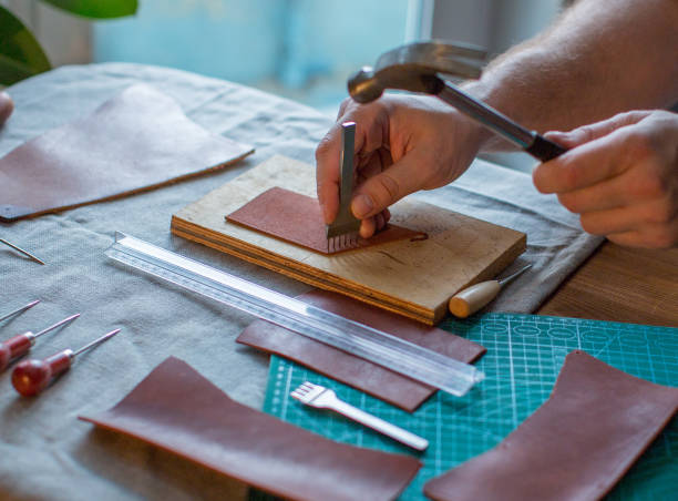 istock Working process of the leather wallet in the leather workshop 1127293366